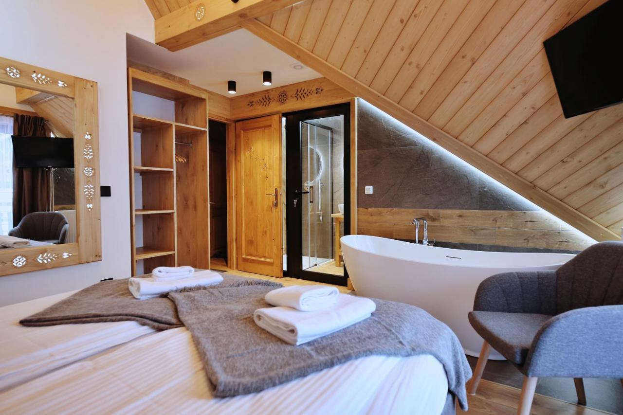 Deluxe Double Room Bath